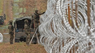 Polonia invia rinforzi al confine con la Bielorussia e accusa Minsk