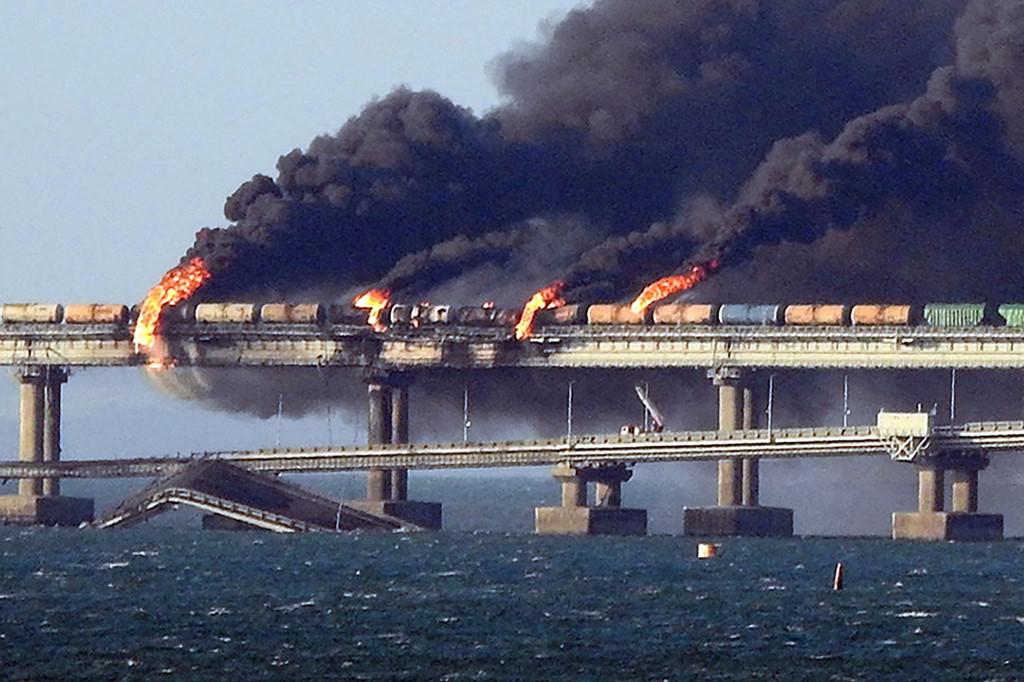 Ponte Crimea, esplosione cambia la guerra: cosa farà la Russia
