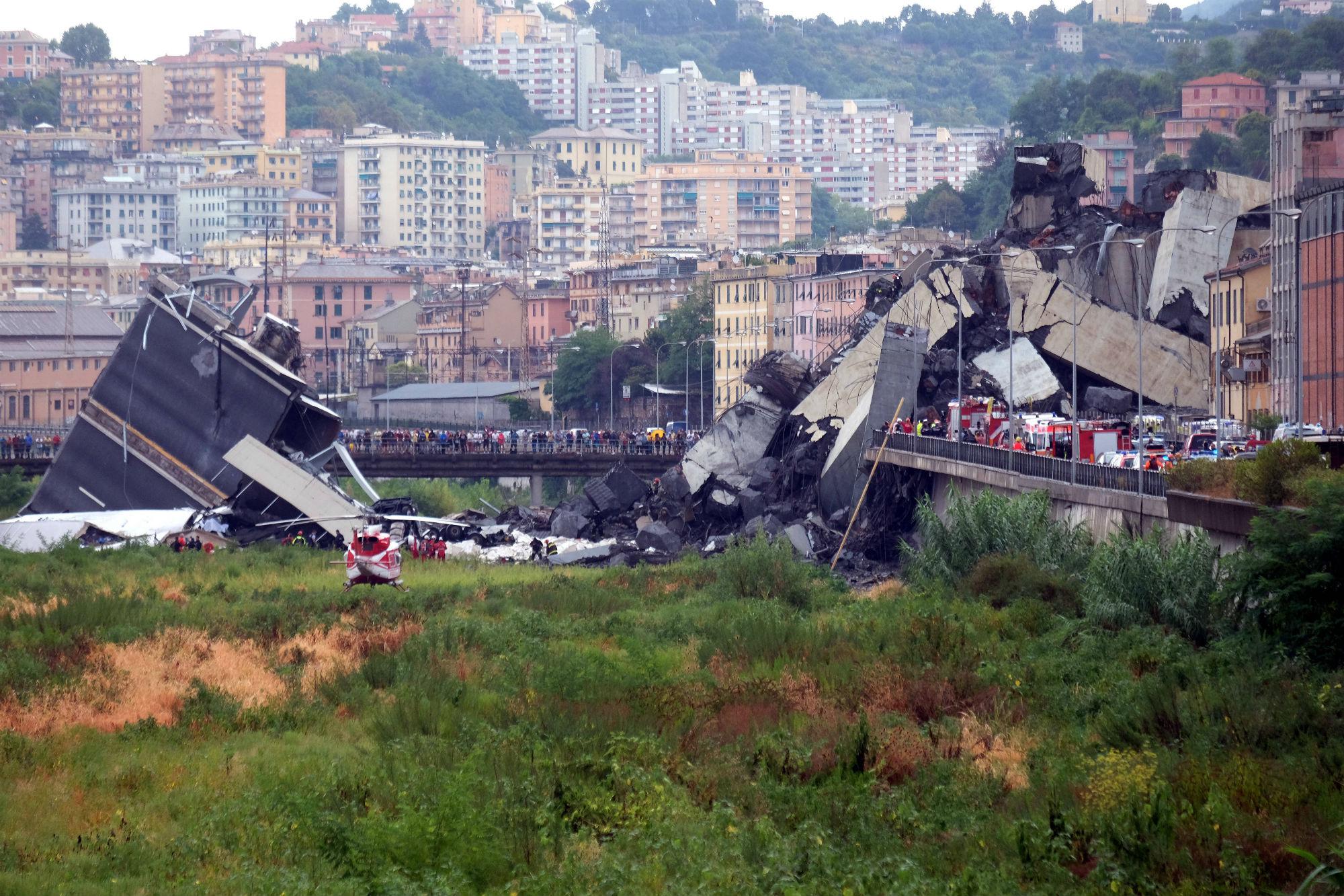 Ponte Morandi, Mattarella: "Necessari interventi a sostegno familiari vittime"