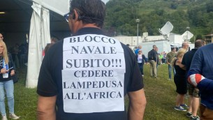 Pontida, militanti chiedono blocco navale