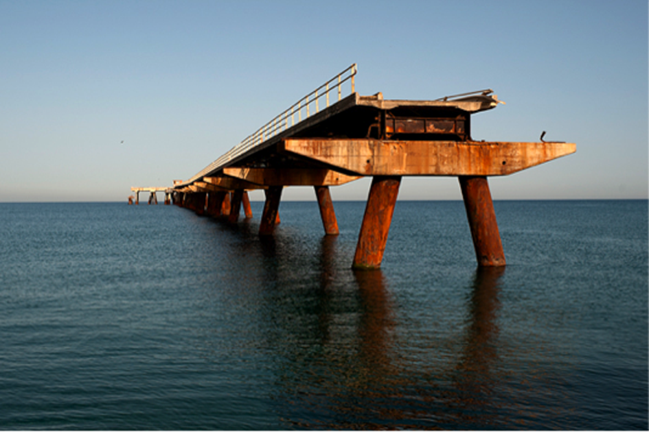 Il pontile dell'area ex Sir di Lamezia Terme