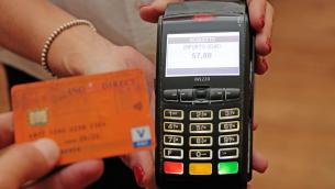 Pos obbligatorio per professionisti e negozianti, da oggi sanzioni per chi rifiuta carte