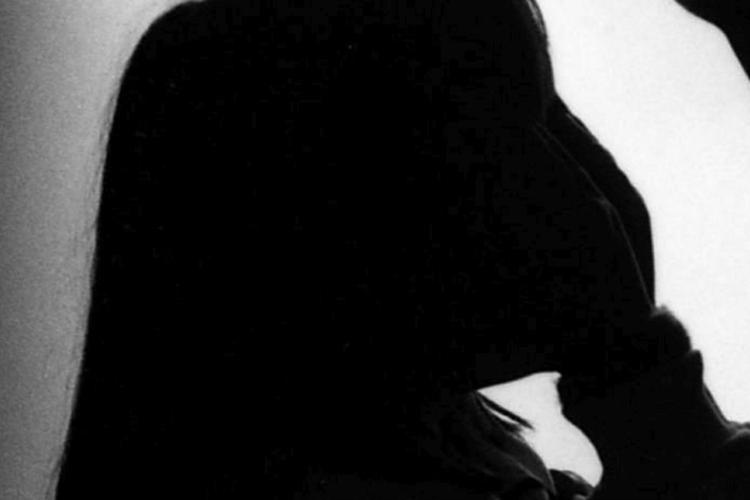 Potenza, costringe la nipote 13enne ad avere un rapporto sessuale: in manette zio 18enne