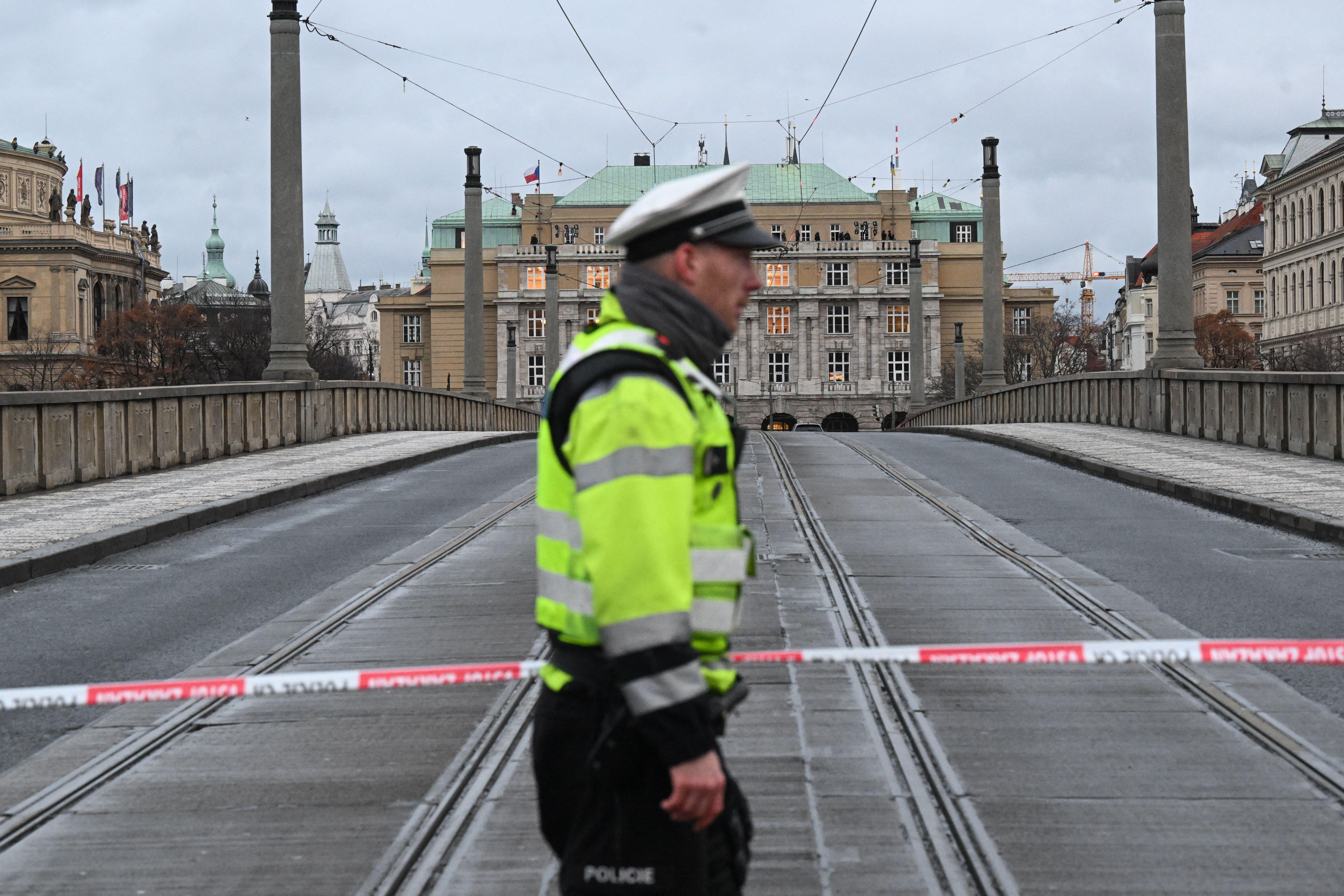 Praga, sparatoria all'università: morti e feriti