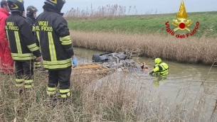 Precipita per 10 metri con l'auto, morto 38enne a Livorno