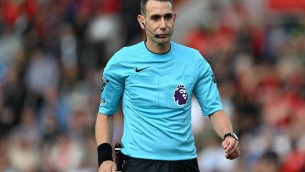 Premier League, arbitro fa coming out: "Sono gay, ma ho preferito nascondermi"