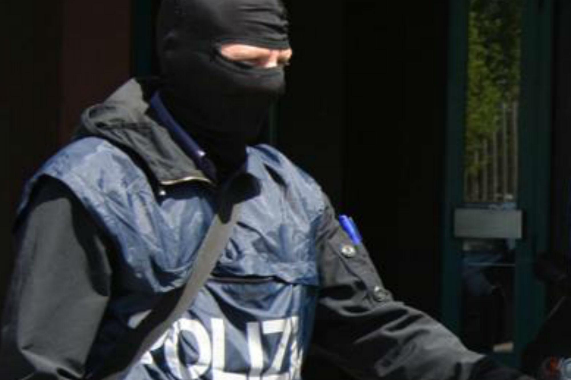 Preparava attentato incendiario, fermato minore sostenitore Isis