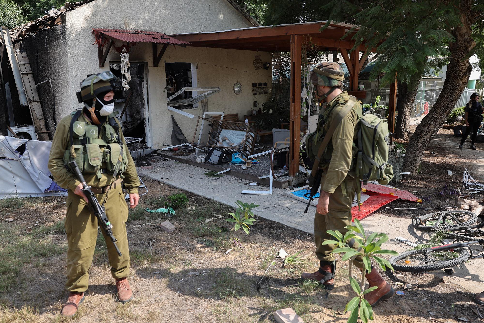 "Presenti durante strage di Hamas del 7 ottobre", bufera su 4 fotoreporter