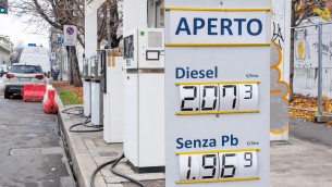 Prezzi benzina, Meloni vede vertici Gdf: gli aumenti oggi in Cdm