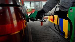 Prezzo benzina e diesel, oggi aumento in Italia