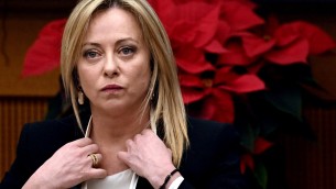 Prezzo benzina, Meloni difende la scelta sulle accise
