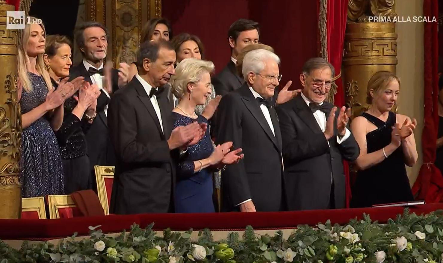 Prima alla Scala 2022: standing ovation per Mattarella: 5 minuti di applausi