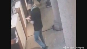 Prima il biglietto per il Duomo, poi sulla terrazza per il suicidio: le ultime ore di De Maria in due video