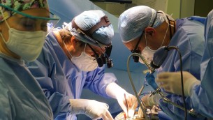 Primo trapianto di polmone da vivente in Italia, dono padre-figlio
