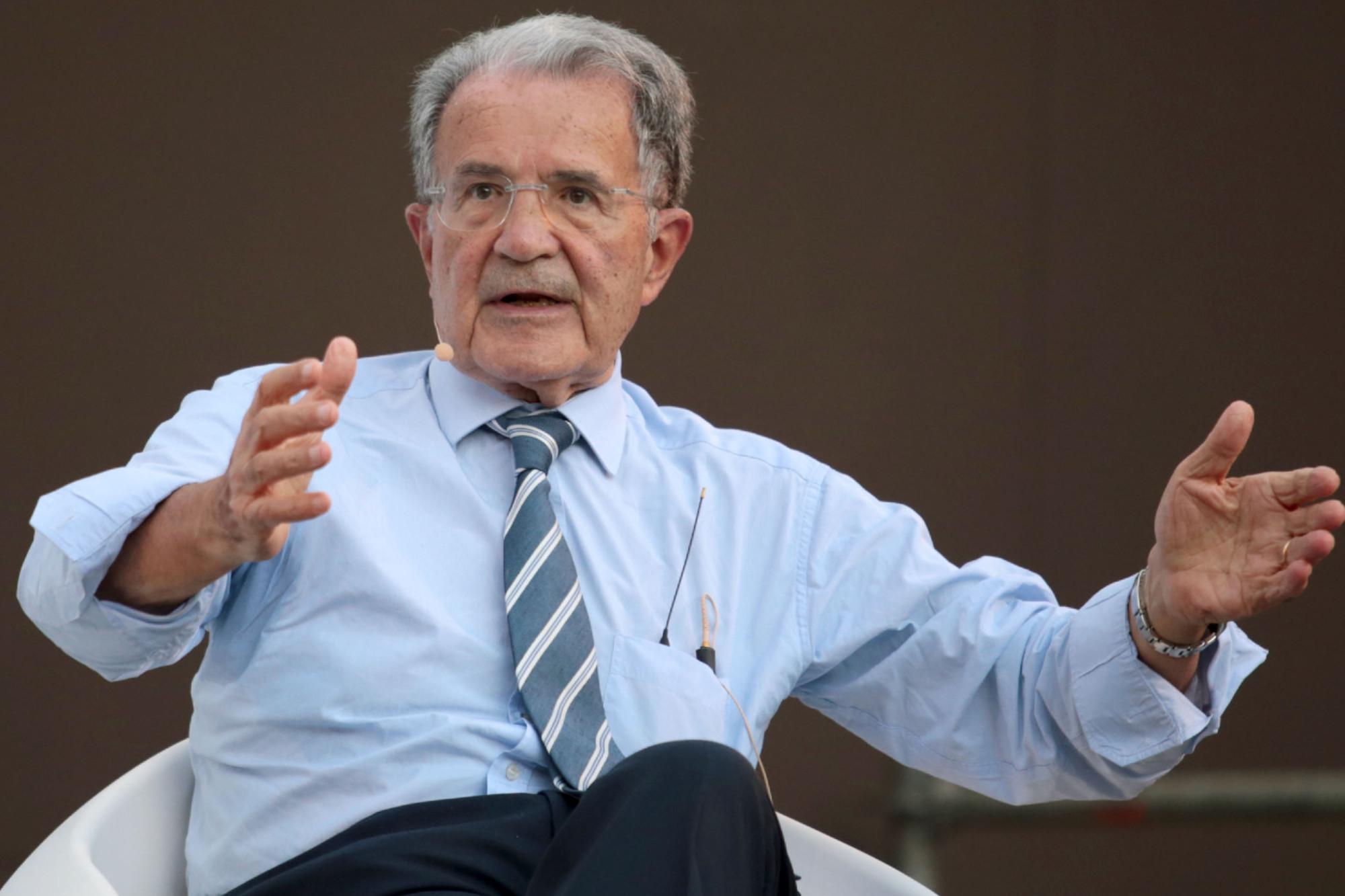 Prodi a Meloni: "Non ha ancora deciso tra Budapest e Bruxelles, si decida"