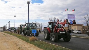 Protesta agricoltori arriva a Roma, primi trattori su Nomentana