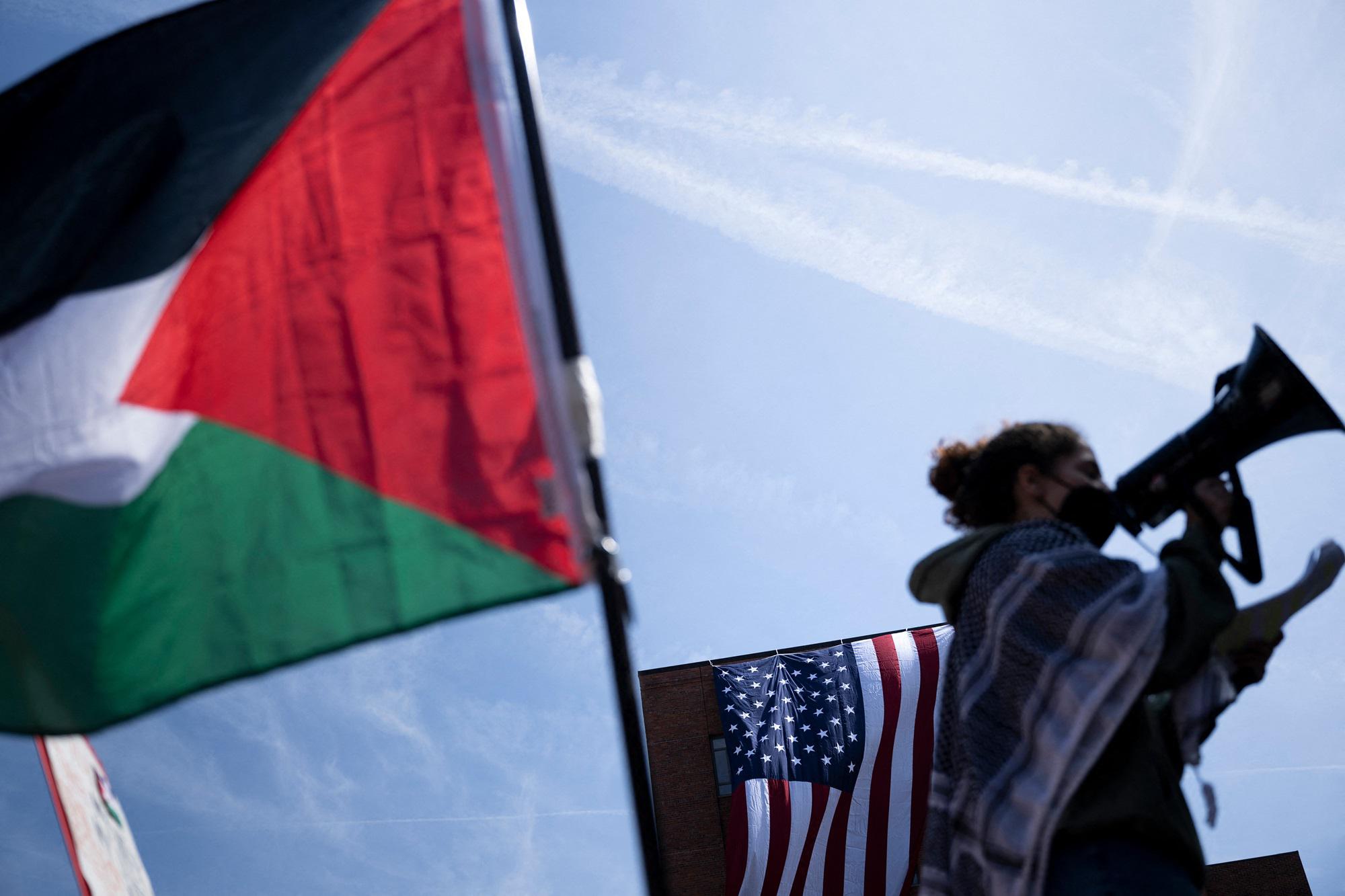 Proteste pro Gaza in università Usa, il Wall Street Journal: "Attivisti esterni hanno addestrato studenti"