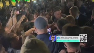 Putin in Daghestan, baci e selfie con ammiratori - Video