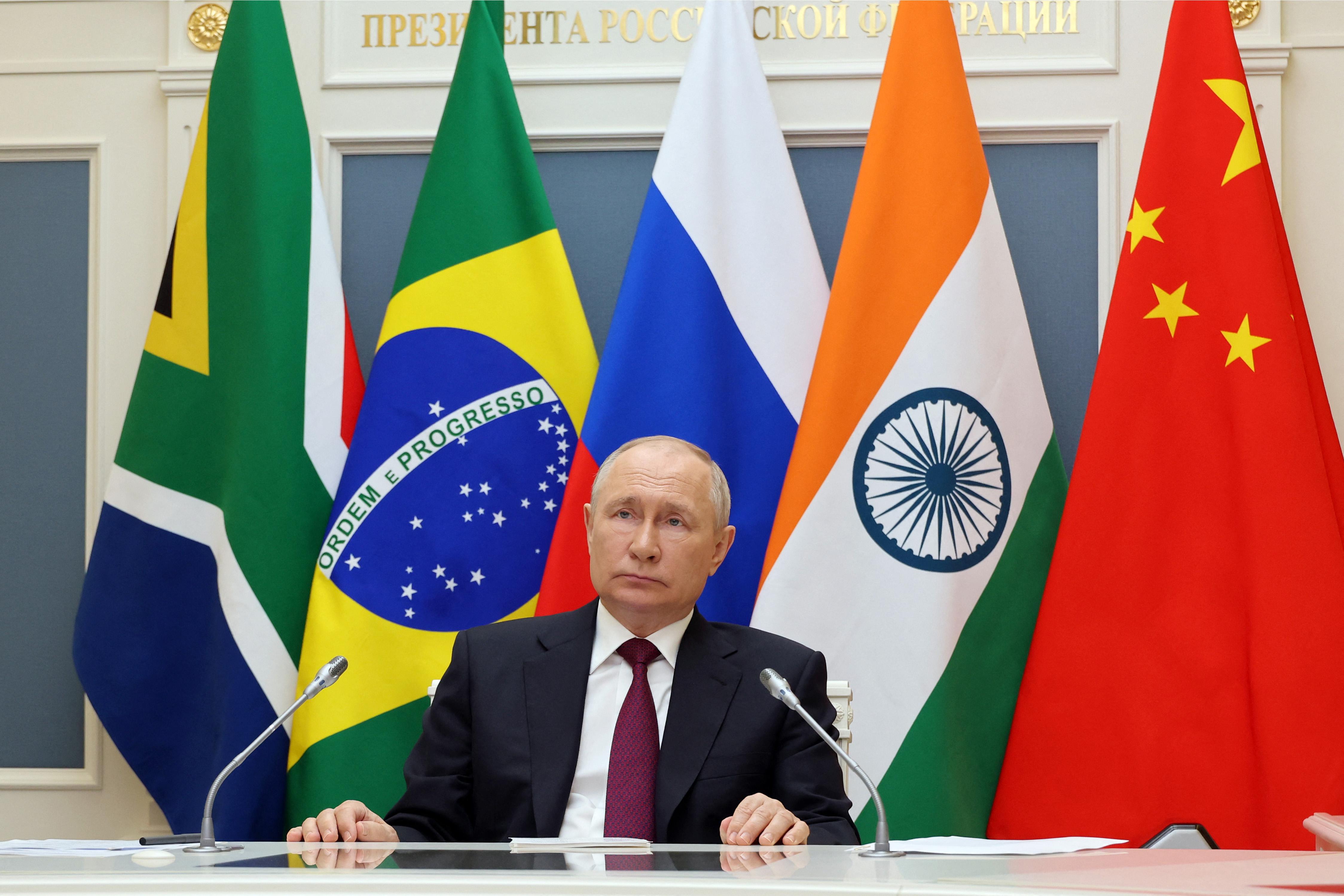 Putin: "Operazione in Ucraina per fermare guerra scatenata da Occidente"