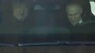 Putin pilota e Kim navigatore, la coppia nella supercar - Video