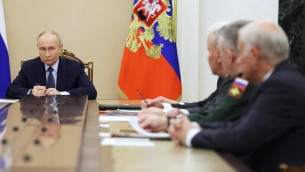 Putin: "Possiamo colpire tutta Europa, nessuno ferma il missile Oreshnik"
