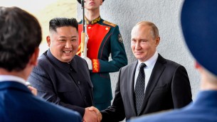 Putin regala un'auto a Kim, ecco come vanno i rapporti tra Russia e Nordcorea