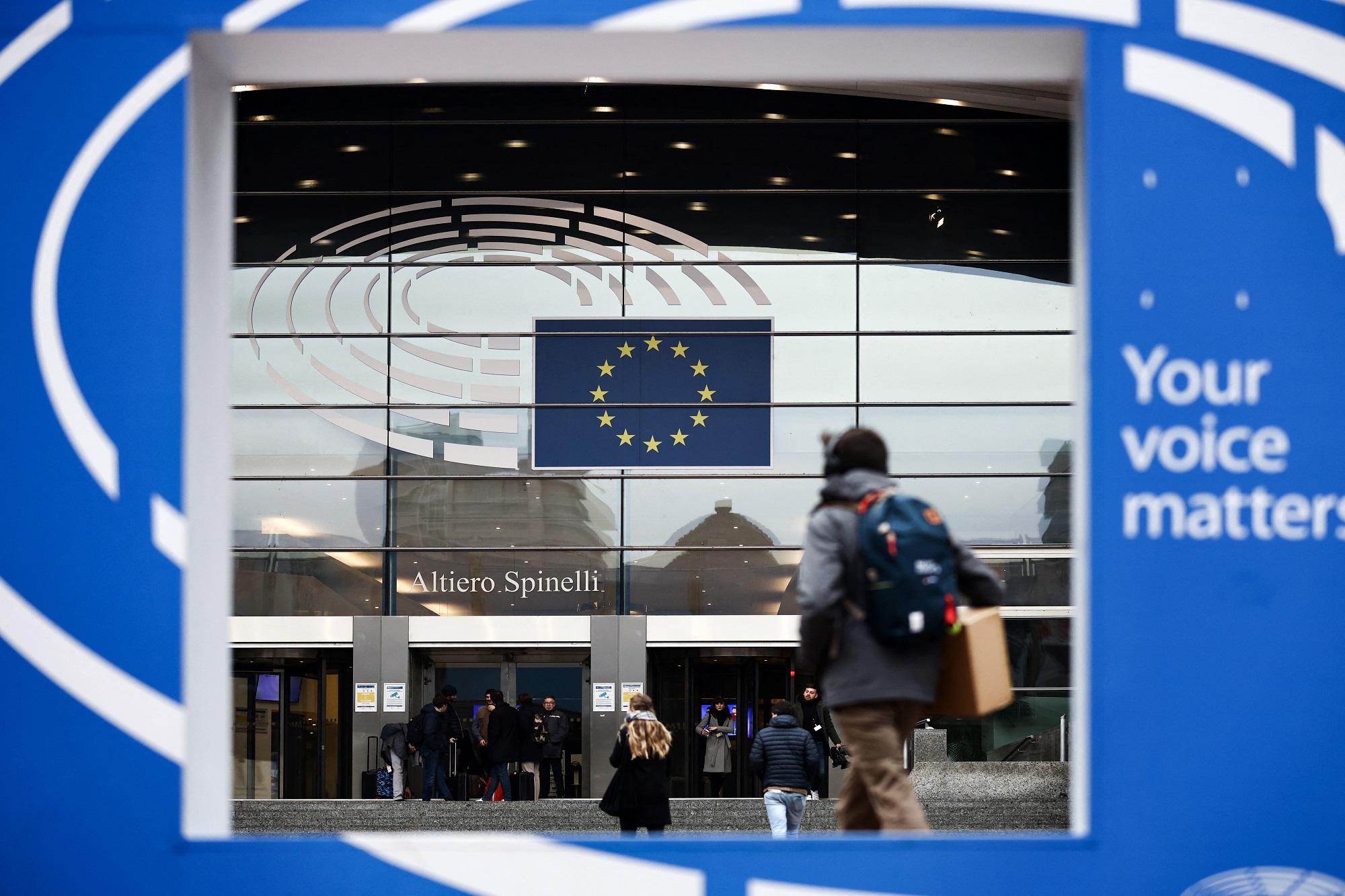 Qatargate, "60 eurodeputati nel mirino dell'inchiesta"