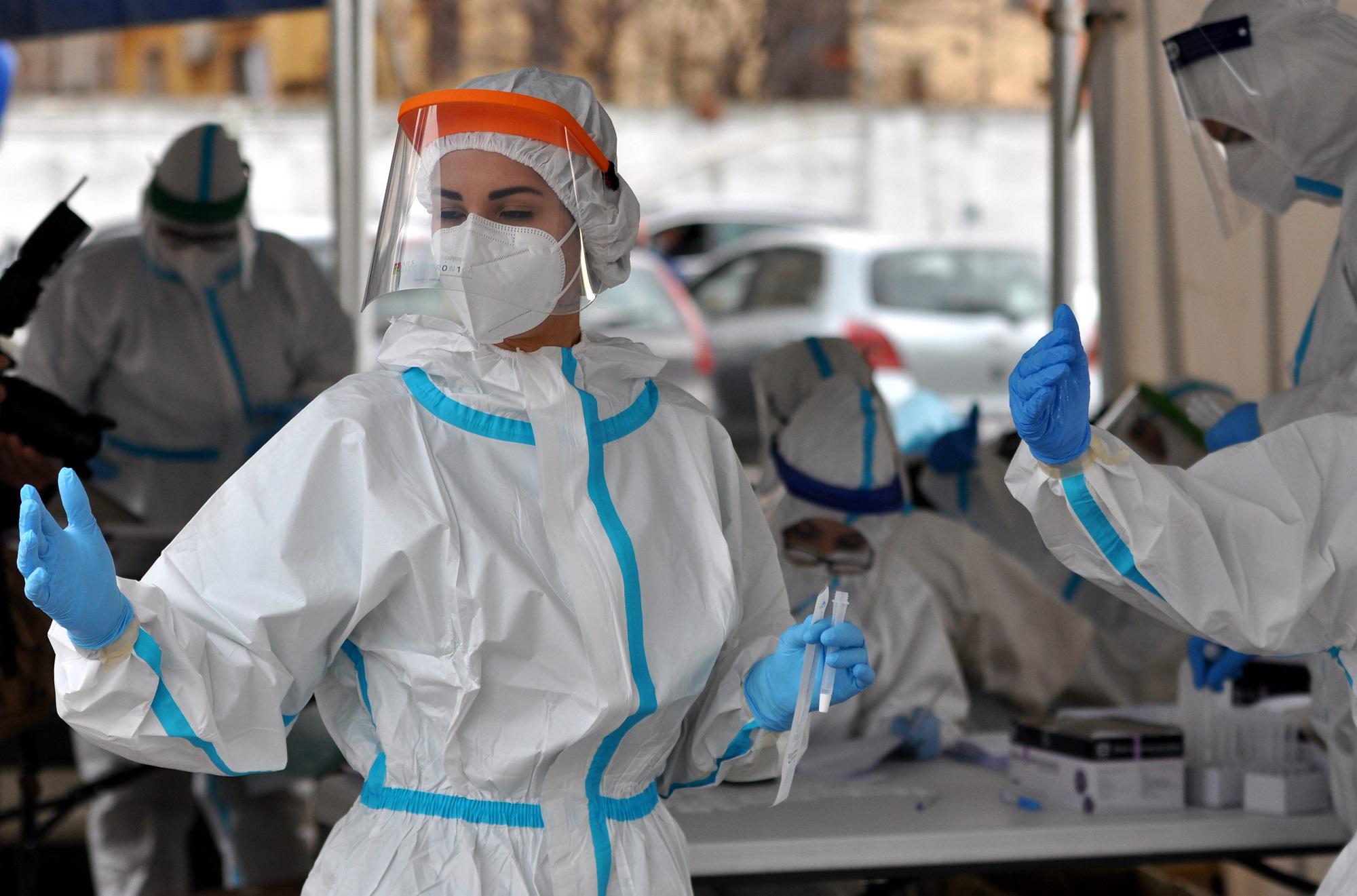 Quarantena covid e contatto con positivo, proposta Regioni