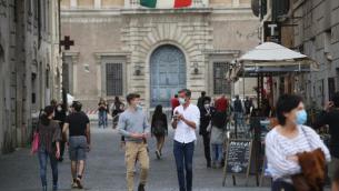 Quasi tutta Italia zona arancione da domani, a scuola 8 studenti su 10