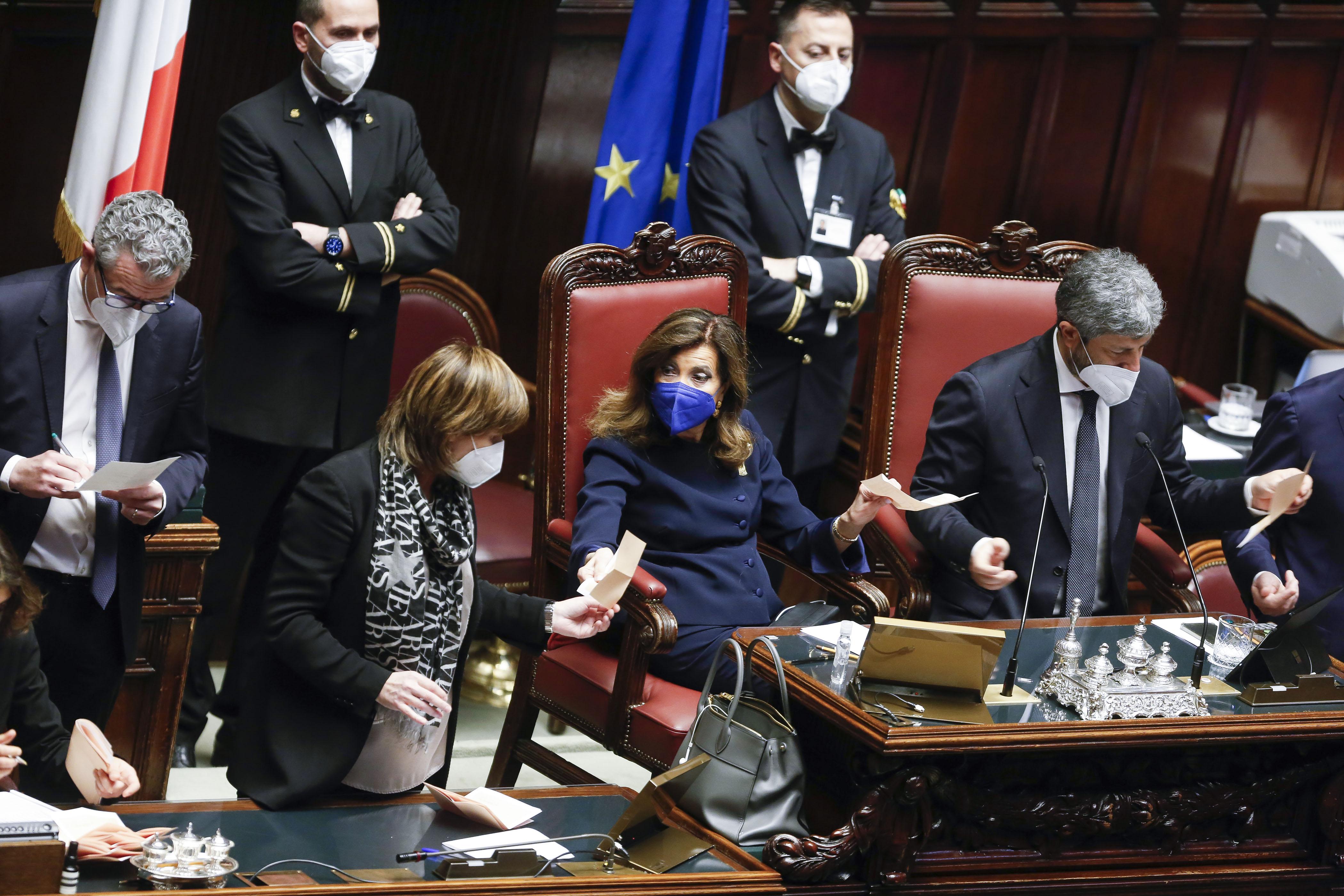 Quirinale 2022, sesta votazione: 336 voti per Mattarella