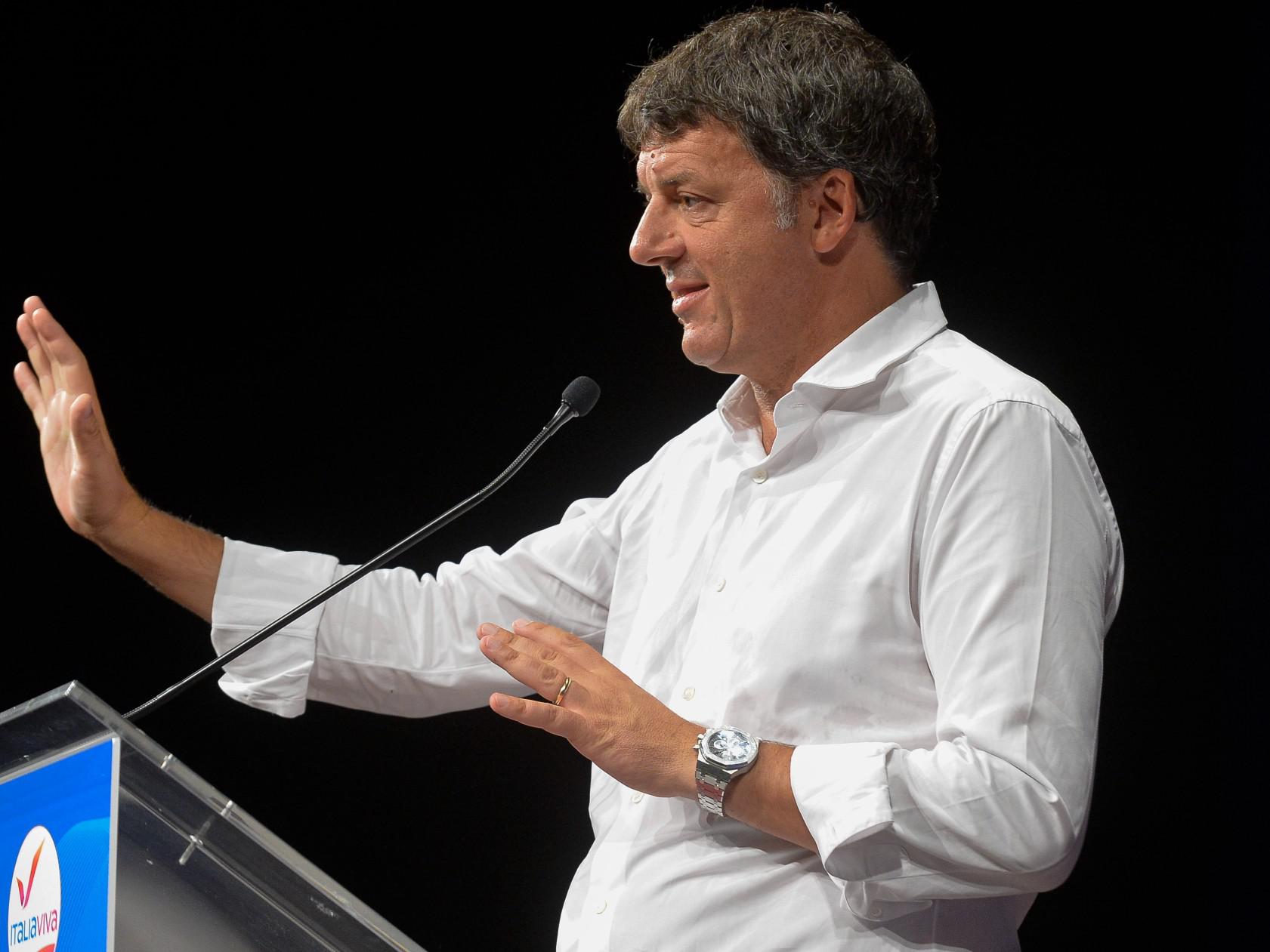 Raduno sovranisti Firenze, lo sfottò di Renzi: "Povero Salvini, non c'è nessuno"