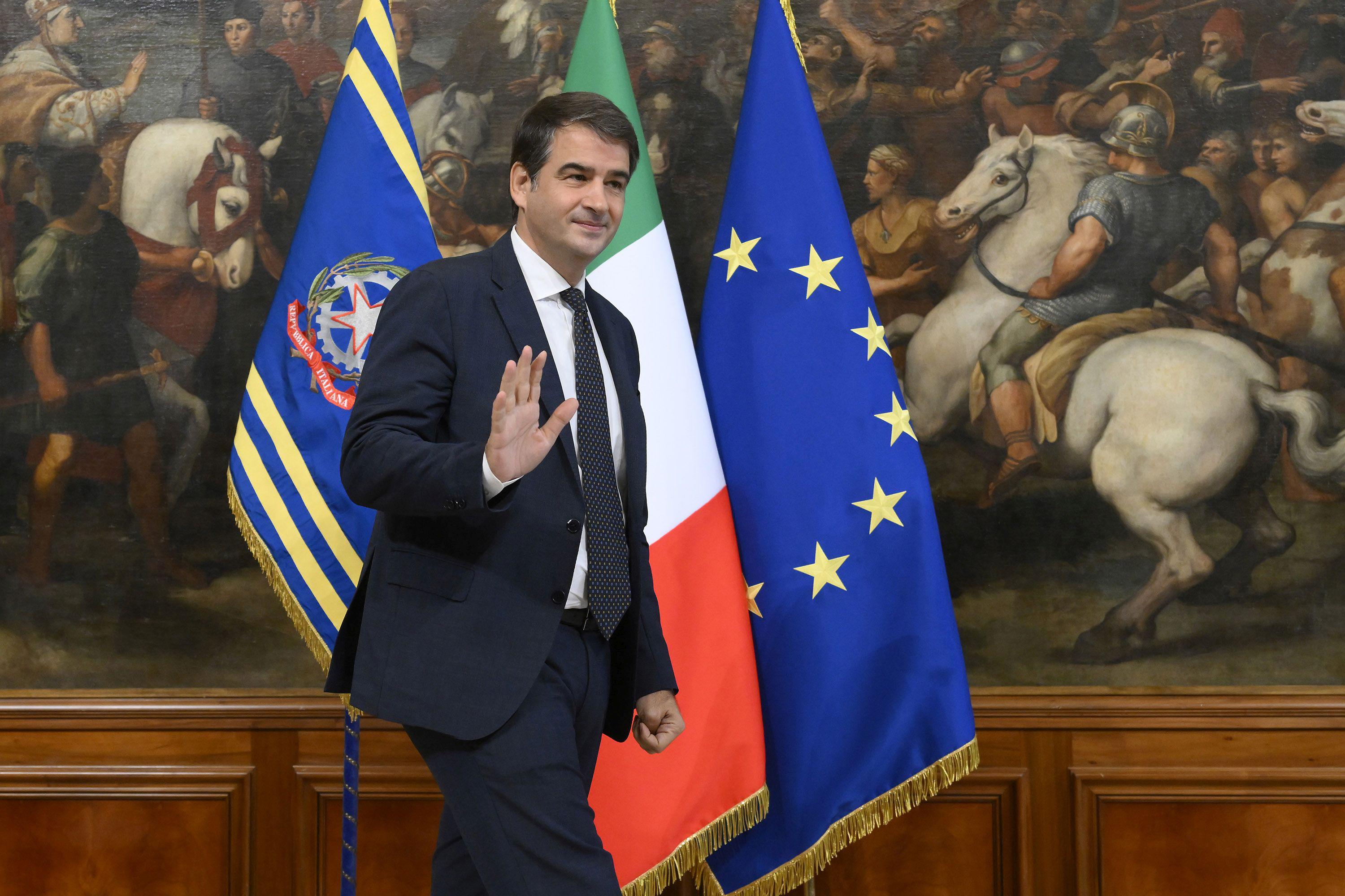 Raffaele Fitto, da pupillo Berlusconi ad 'ambasciatore' Meloni: chi è la carta italiana per Bruxelles