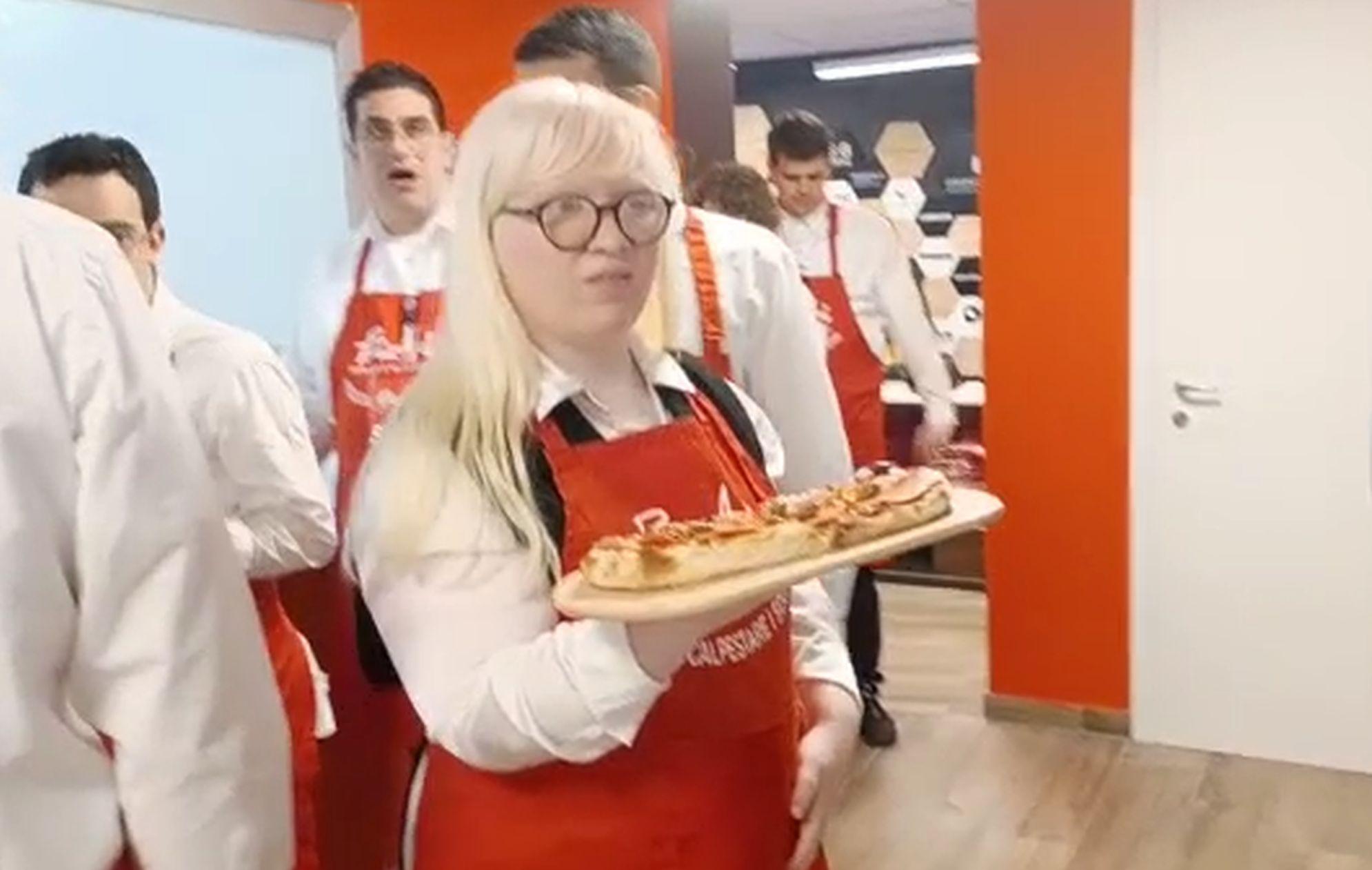Ragazza PizzAut fa ritratto per Mattarella: "Lavorare qui passo verso indipendenza"