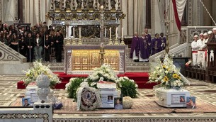 Ragazzi uccisi a Monreale, dolore e applausi ai funerali di Salvo, Andrea e Massimo