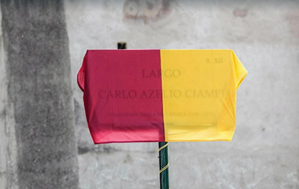 Raggi e la targa per Ciampi: "Errore grave, responsabile è stato rimosso"