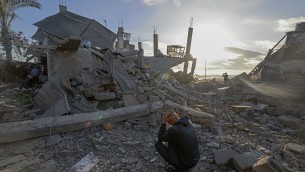 Raid Israele su Gaza, media: "10 morti"