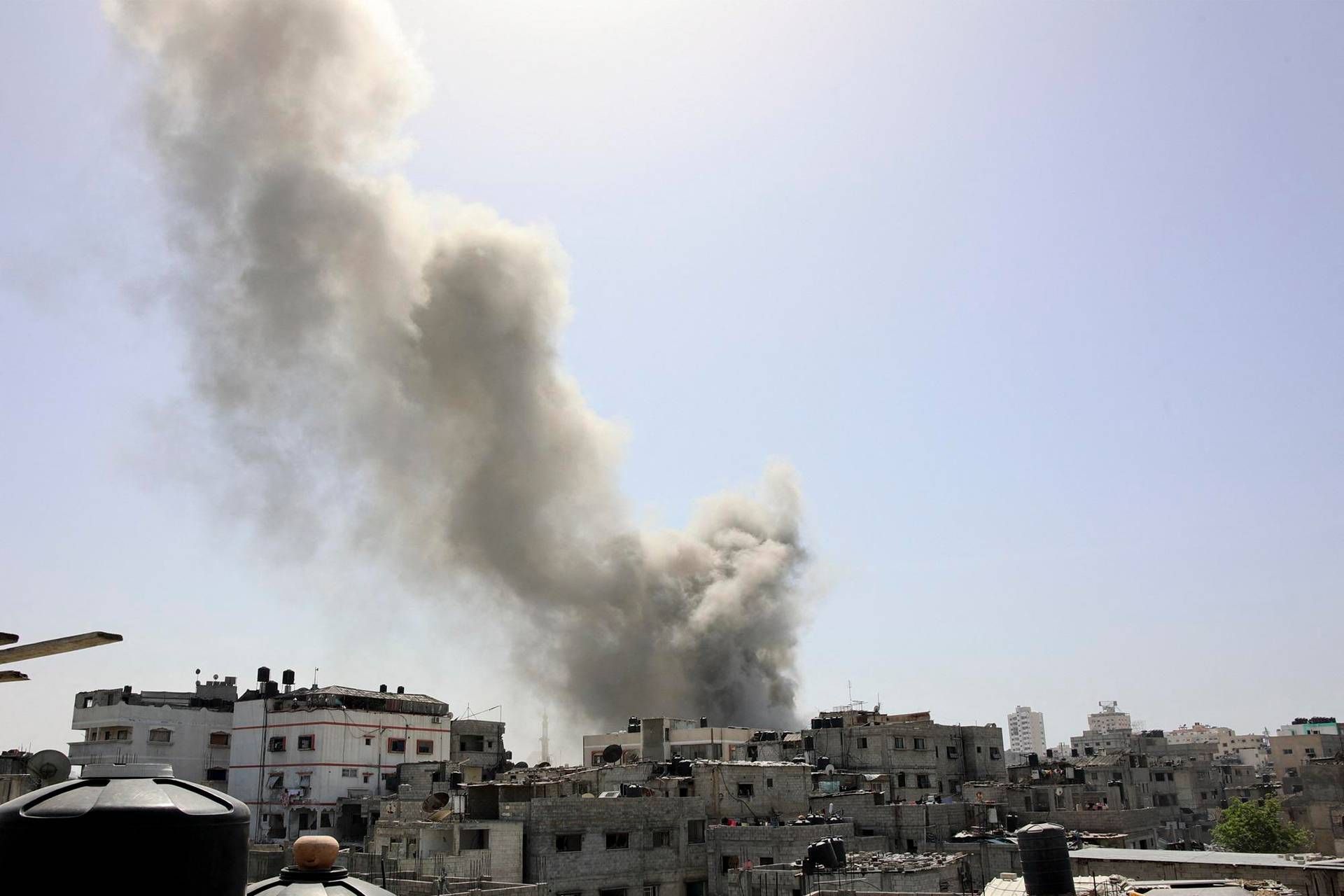Raid israeliani su Striscia: 33 morti