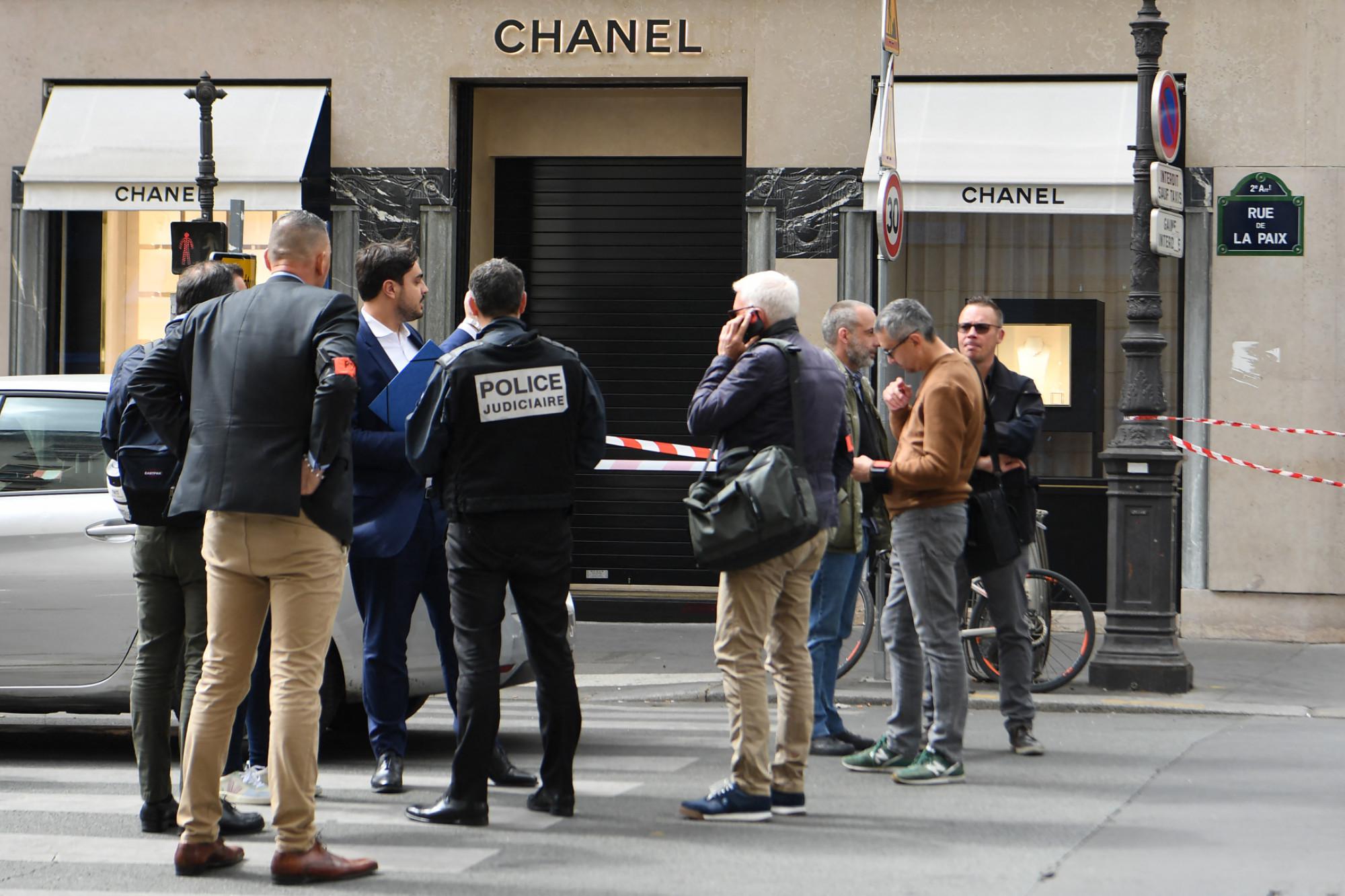 Rapina a mano armata da Chanel nel centro di Parigi
