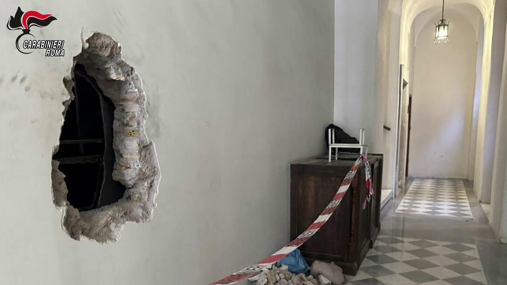 Rapina da film nel centro di Roma, sgominata 'banda del buco' che mise a segno colpo da 800mila euro