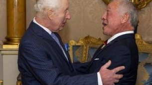 Re di Giordania vola da Carlo III, l'incontro a Buckingham Palace