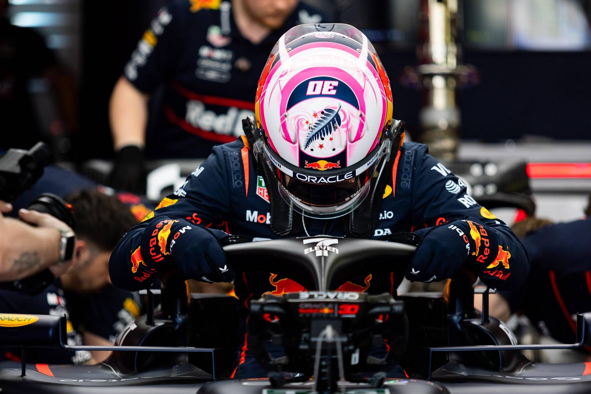 Red Bull, Lawson delude in Australia