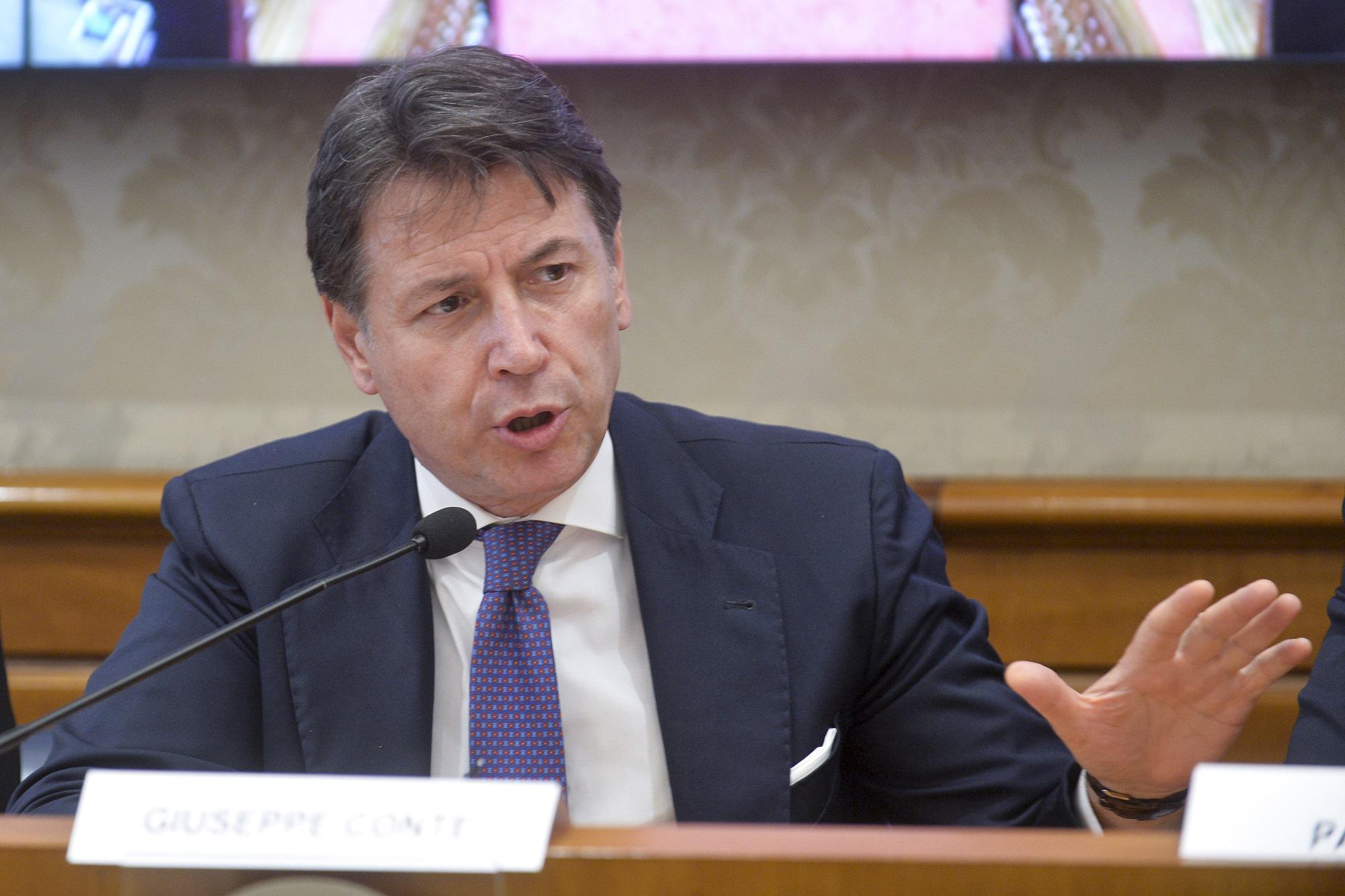 Reddito cittadinanza, Conte: "Sospeso a 169mila famiglie con sms"