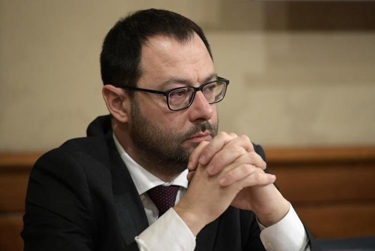 Reddito cittadinanza, Patuanelli: "Va potenziato, inspiegabile metterlo in discussione"