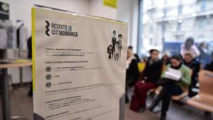 Reddito cittadinanza, taglio assegno, revoca: bozza Manovra 2022