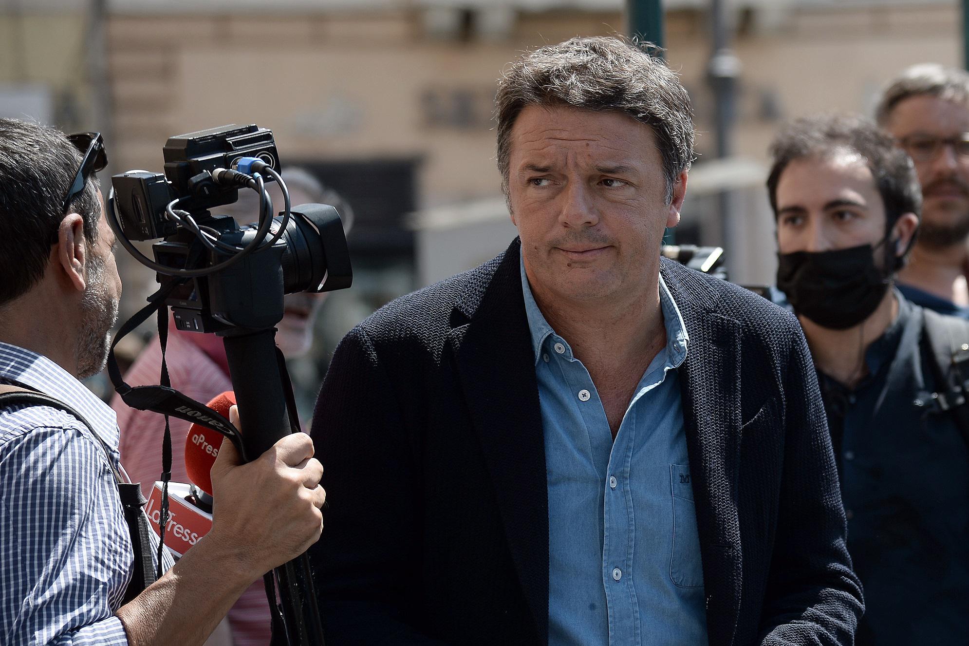 Reddito di cittadinanza, Renzi: "Ci prepariamo a raccogliere firme"