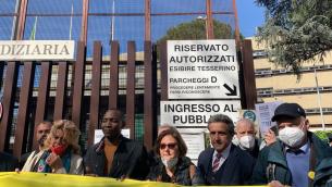 Regeni, nuova udienza preliminare: sit-in con Insinna davanti al tribunale