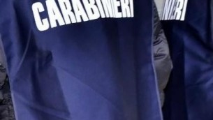 Reggio Emilia, picchiava la moglie davanti ai figli: arrestato 43enne