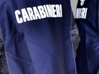 Reggio Emilia, picchiava la moglie davanti ai figli: arrestato 43enne