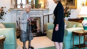 Regina Elisabetta, due giorni fa la visita di BoJo e Liz Truss