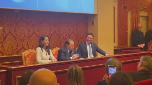 Regionali Lombardia, Berlusconi e le barzellette per i candidati - Video